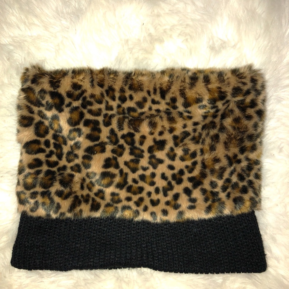 Banana Republic Faux Fur Hand warmer.